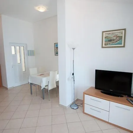 Fuer 4 Personen Ca 50 Qm In Razanj, Dalmatien Norddalmatien Apartment *