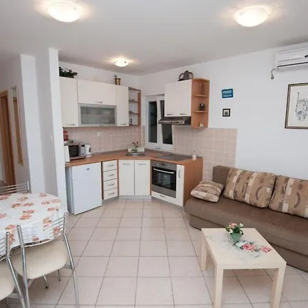 Fuer 4 Personen Ca 50 Qm In Razanj, Dalmatien Norddalmatien Apartment